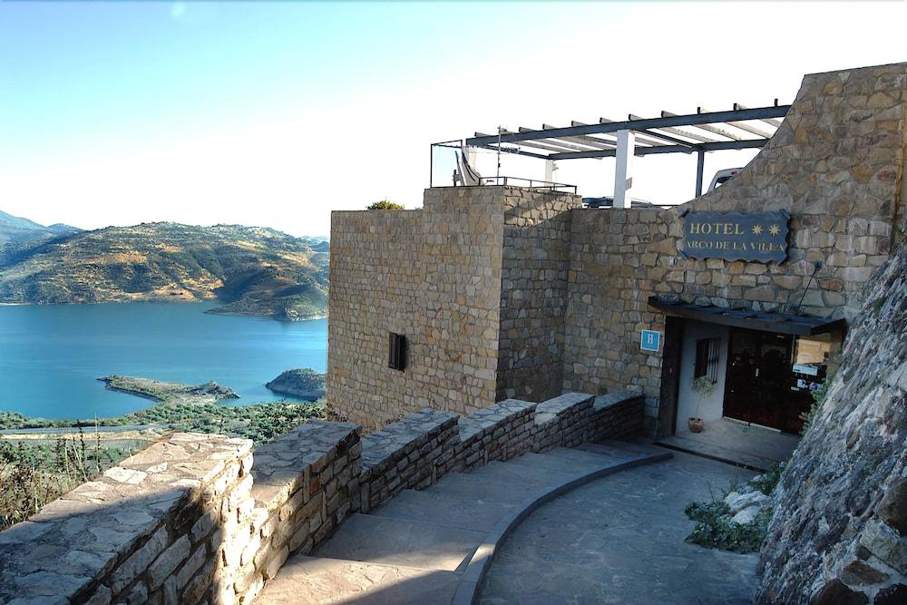 Tugasa Arco De La Villa Zahara De La Sierra Luaran gambar